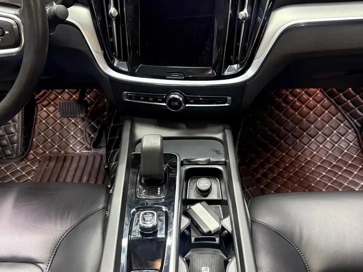 2022 Volvo S60 B4 Smart Luxury Edition — миниатюра 12