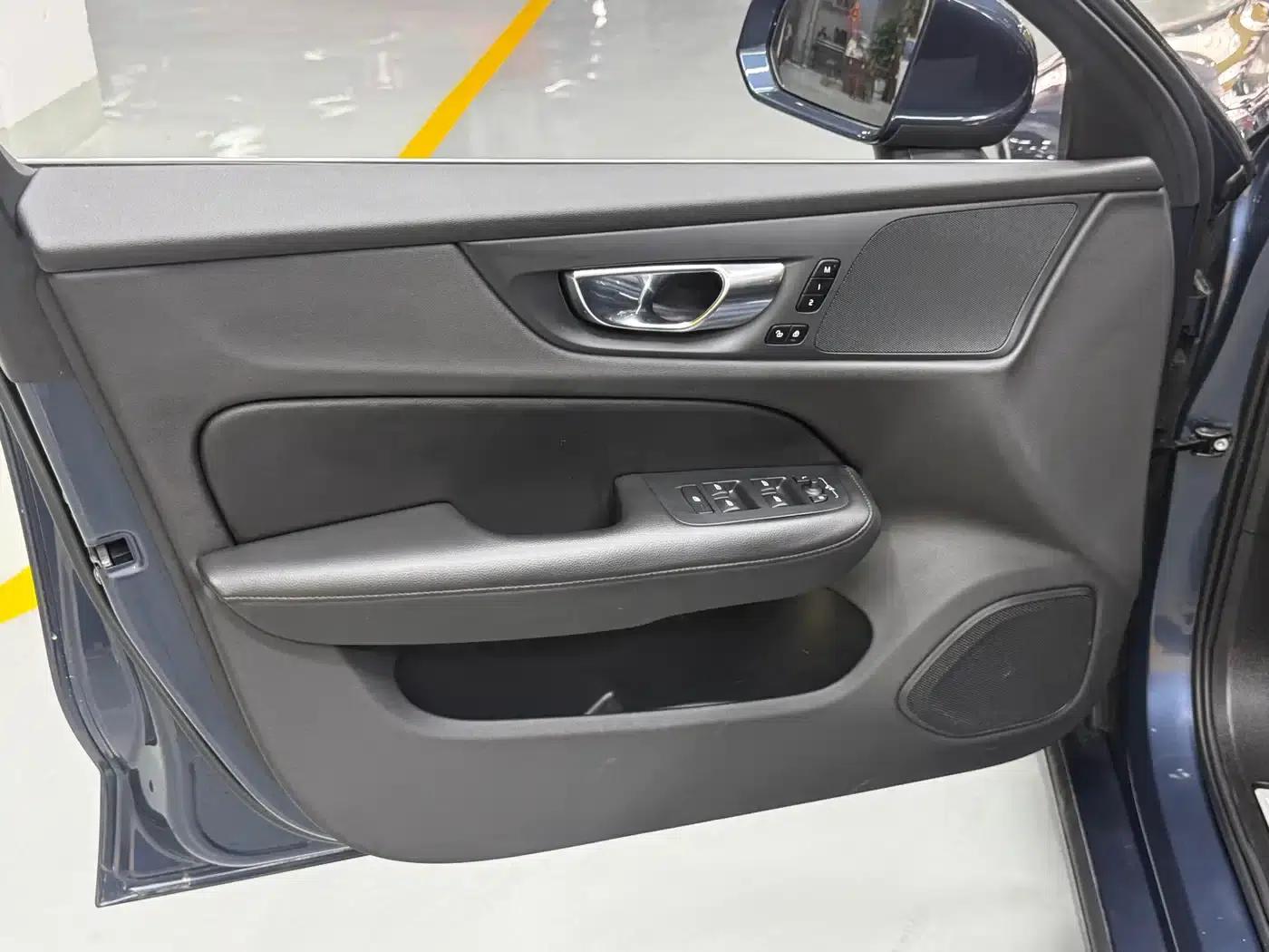 2022 Volvo S60 B4 Smart Luxury Edition — миниатюра 17