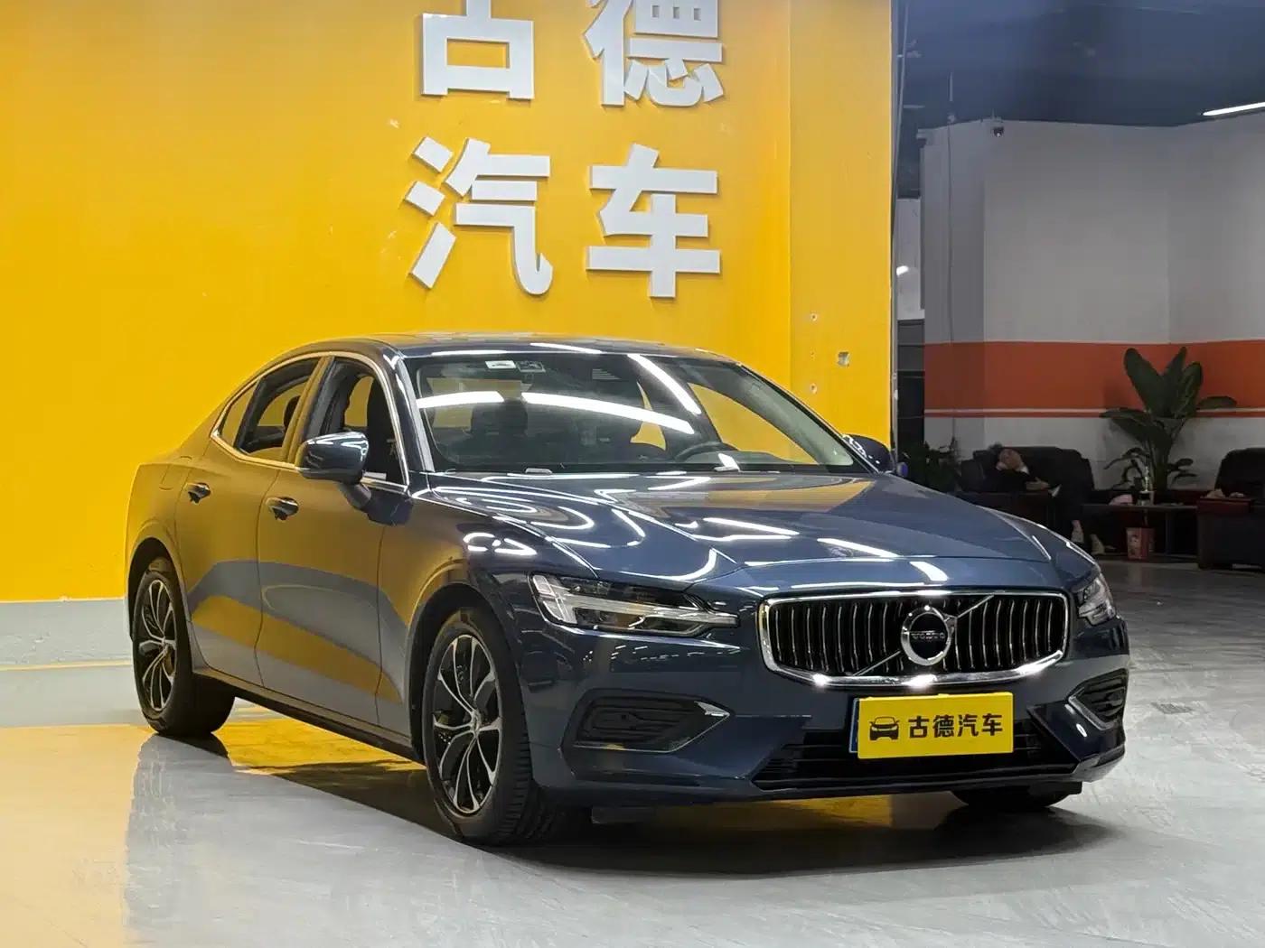 2022 Volvo S60 B4 Smart Luxury Edition — миниатюра 3