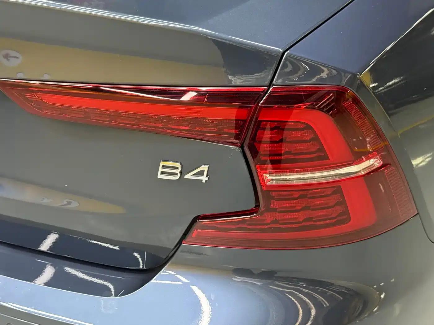 2022 Volvo S60 B4 Smart Luxury Edition — миниатюра 26