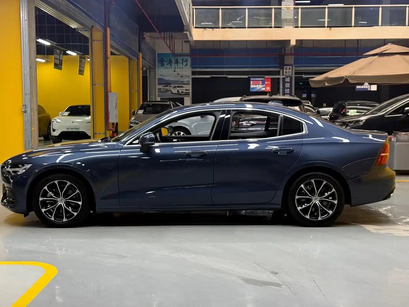 2022 Volvo S60 B4 Smart Luxury Edition — миниатюра 4