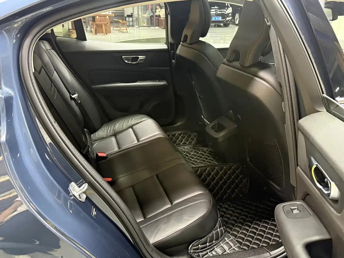 2022 Volvo S60 B4 Smart Luxury Edition — миниатюра 10