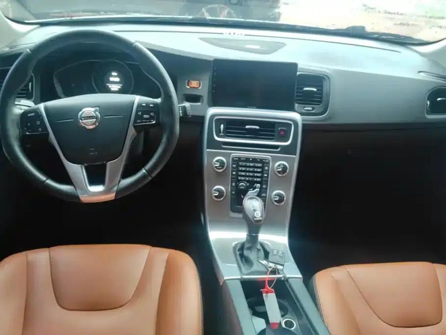 2018 Volvo S60 S60L T3 Smart Progressive Edition — миниатюра 12