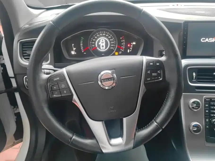 2018 Volvo S60 S60L T3 Smart Progressive Edition — миниатюра 15