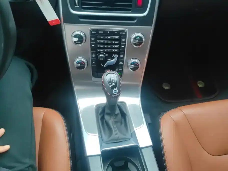 2018 Volvo S60 S60L T3 Smart Progressive Edition — миниатюра 16