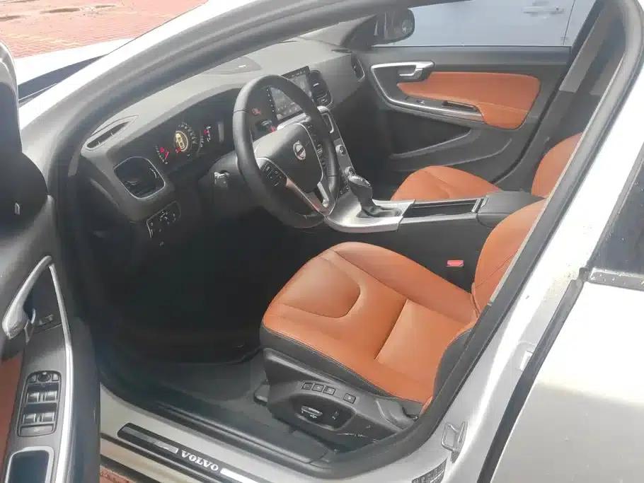 2018 Volvo S60 S60L T3 Smart Progressive Edition — миниатюра 9