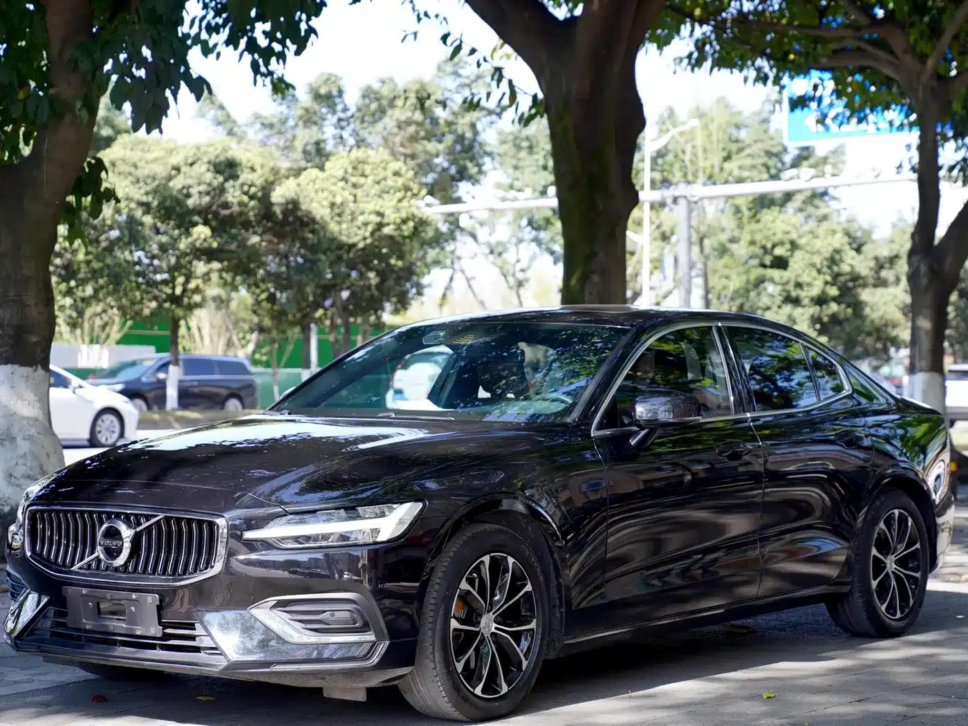 2020 Volvo S60 T4 Inscription Luxury Edition — миниатюра 1