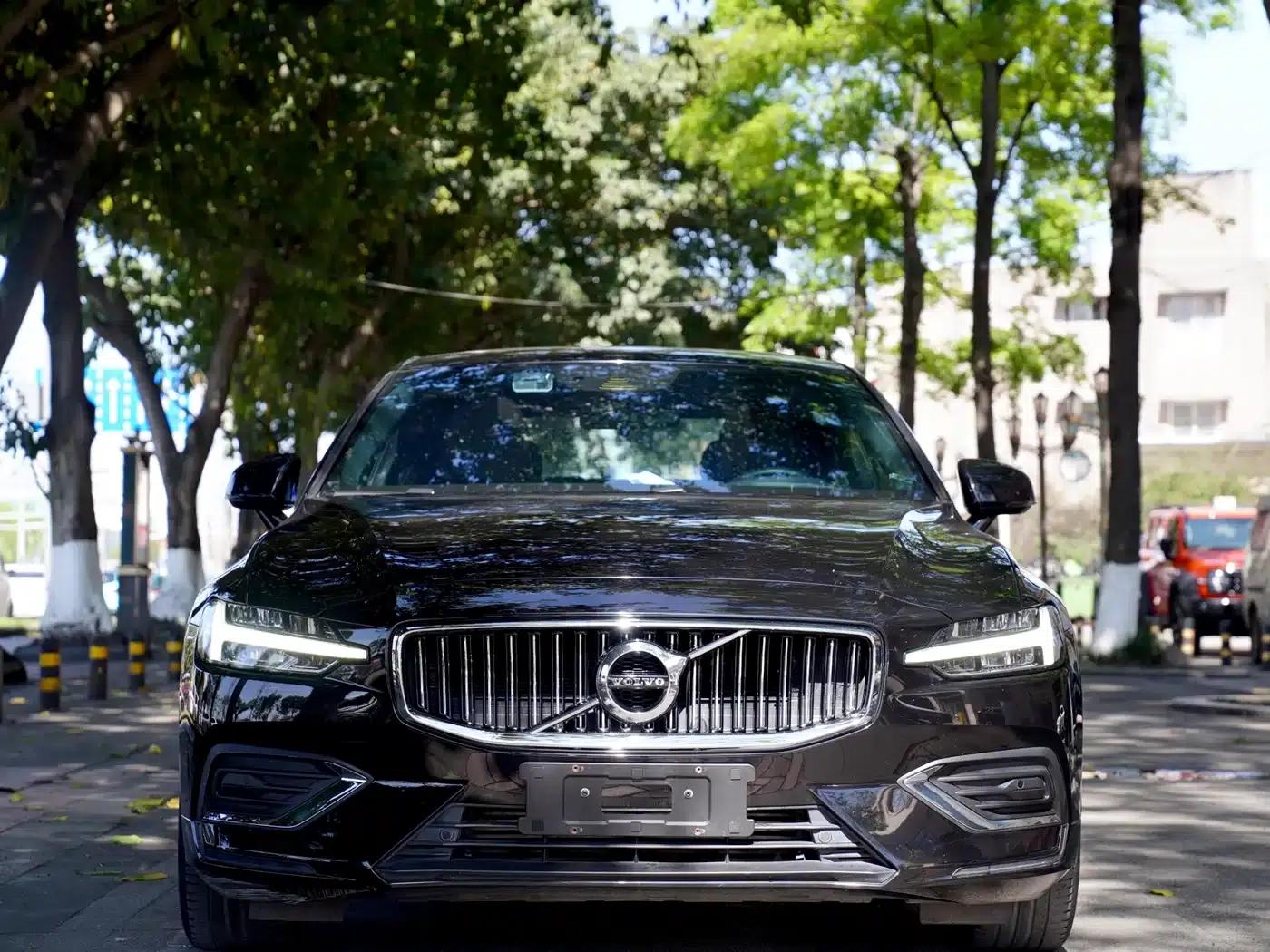 2020 Volvo S60 T4 Inscription Luxury Edition — миниатюра 2