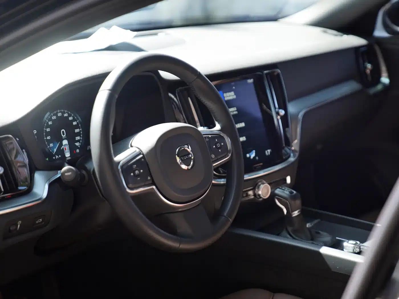 2020 Volvo S60 T4 Inscription Luxury Edition — миниатюра 12