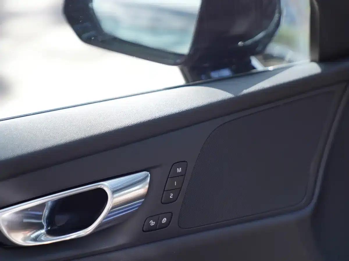 2020 Volvo S60 T4 Inscription Luxury Edition — миниатюра 14