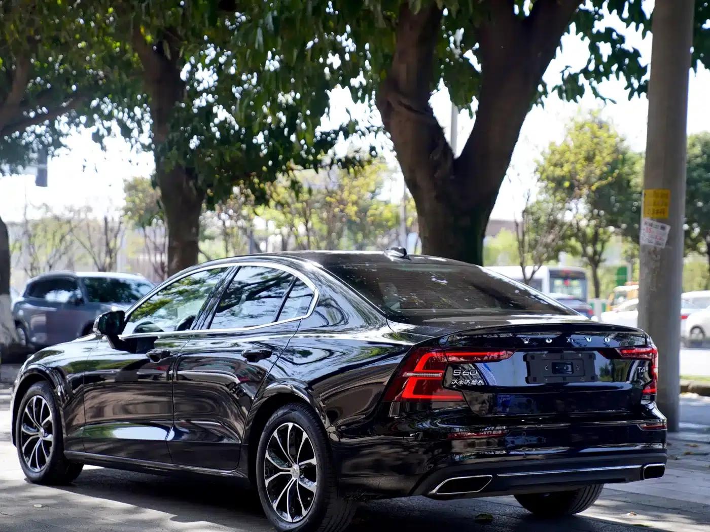 2020 Volvo S60 T4 Inscription Luxury Edition — миниатюра 15