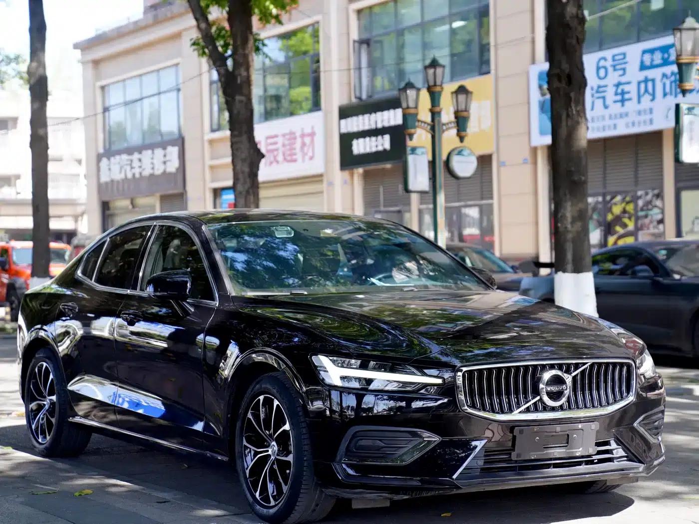 2020 Volvo S60 T4 Inscription Luxury Edition — миниатюра 3