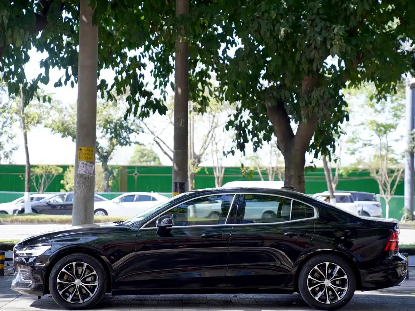 2020 Volvo S60 T4 Inscription Luxury Edition — миниатюра 4
