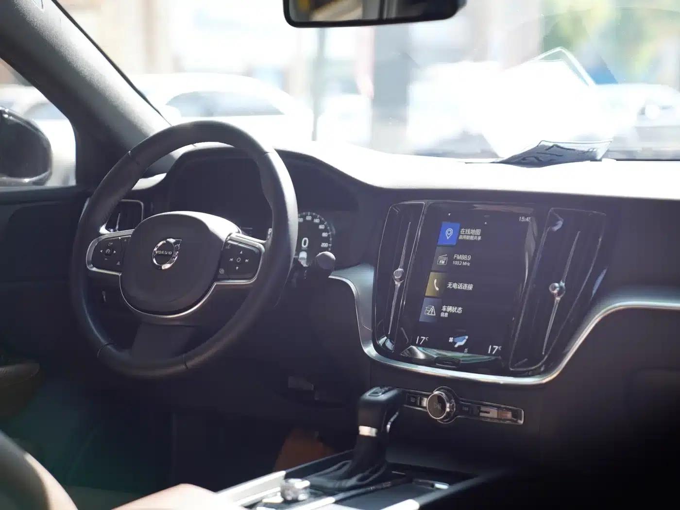 2020 Volvo S60 T4 Inscription Luxury Edition — миниатюра 9