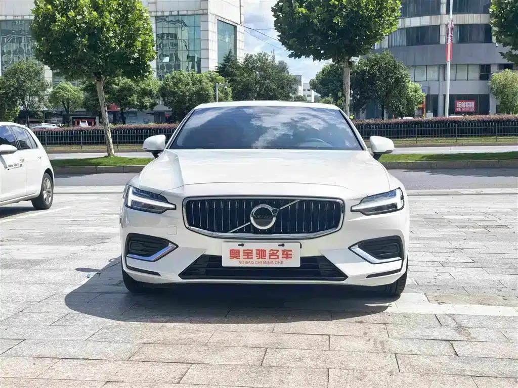 2026 Volvo S60 B4 Smart Luxury Edition — миниатюра 2