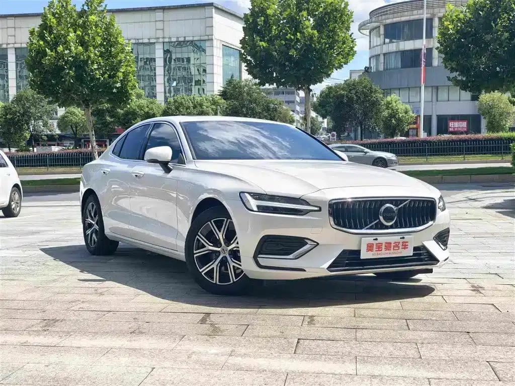 2026 Volvo S60 B4 Smart Luxury Edition — миниатюра 3