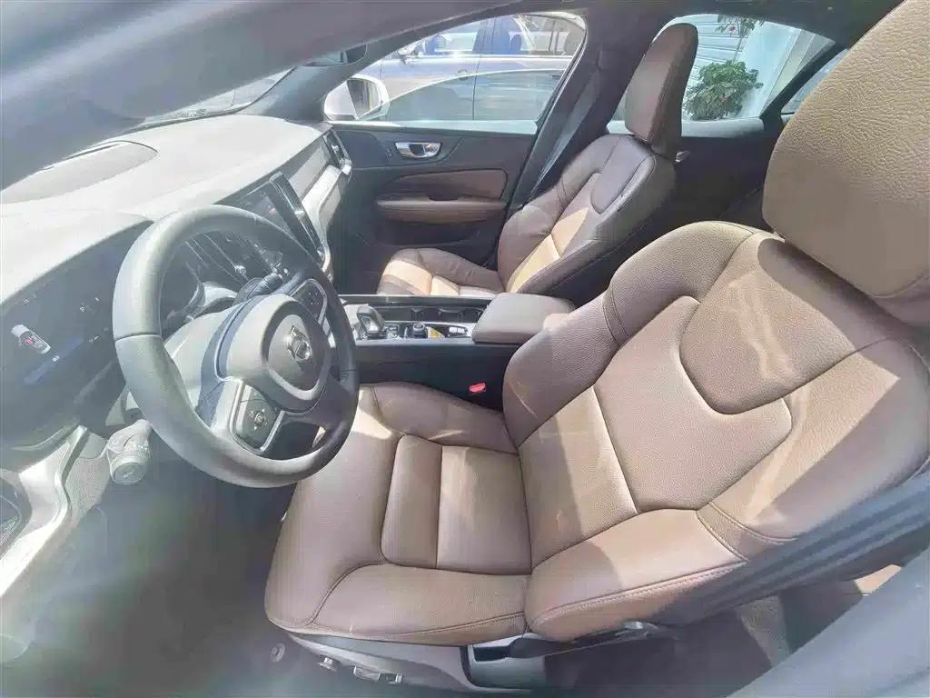 2026 Volvo S60 B4 Smart Luxury Edition — миниатюра 4