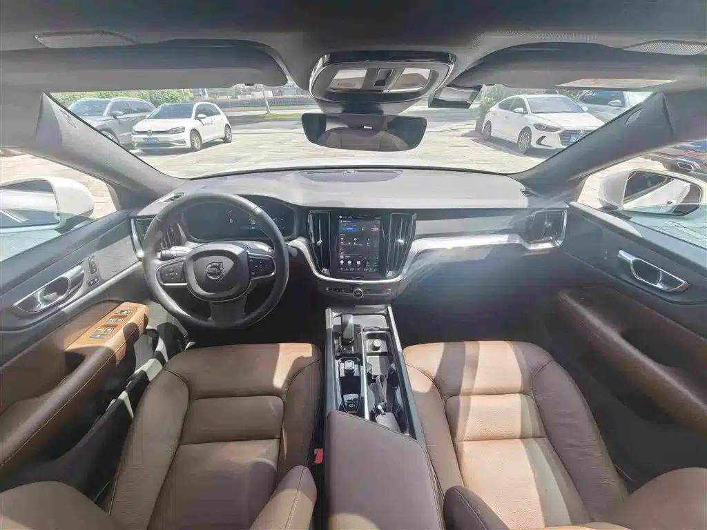 2026 Volvo S60 B4 Smart Luxury Edition — миниатюра 5