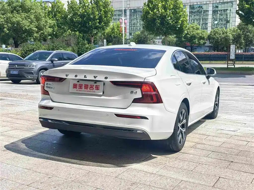 2026 Volvo S60 B4 Smart Luxury Edition — миниатюра 7