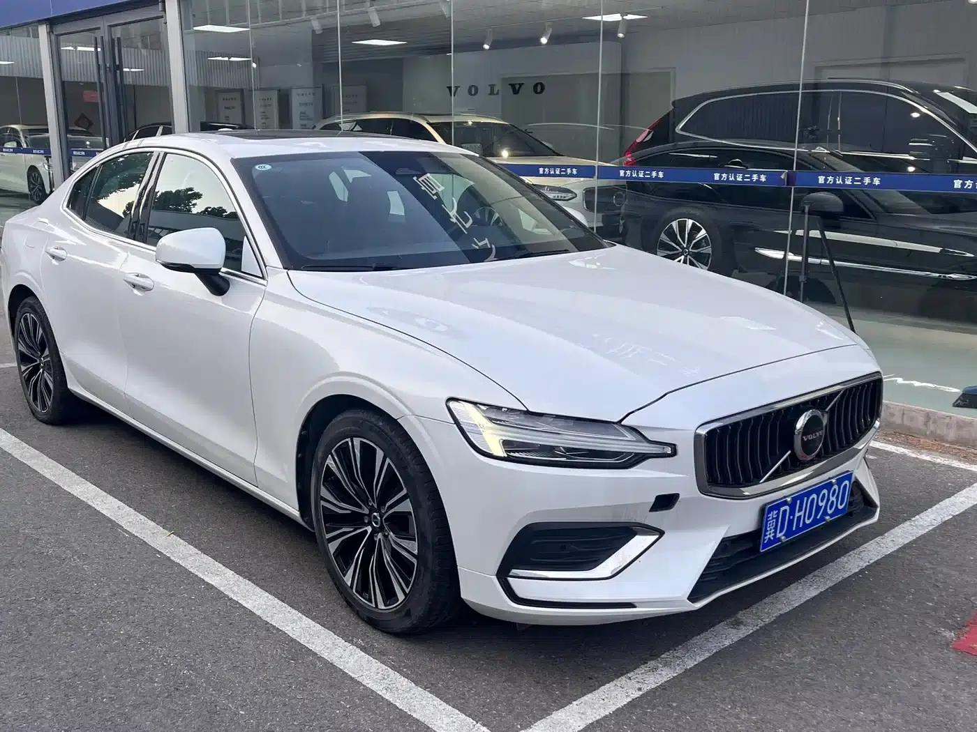 2024 Volvo S60 B4 Smart Luxury Edition — миниатюра 2