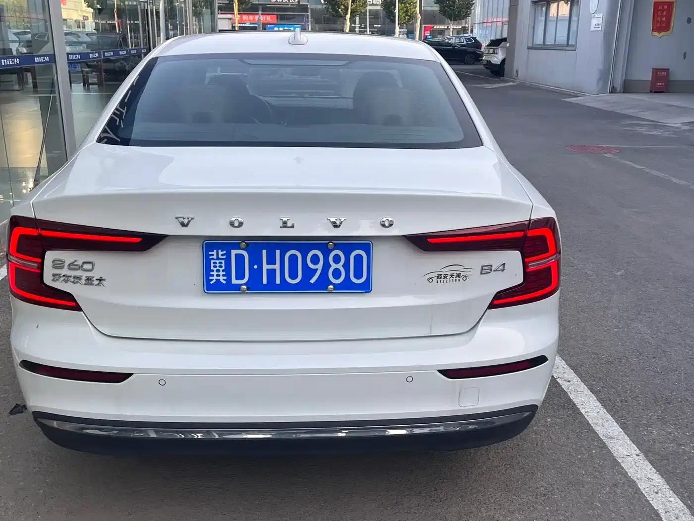 2024 Volvo S60 B4 Smart Luxury Edition — миниатюра 6