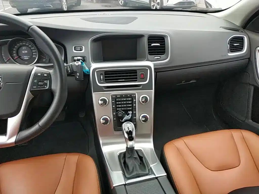 2018 Volvo S60 S60L T3 Smart Progressive Edition — миниатюра 13
