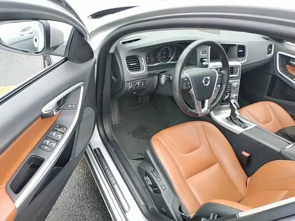 2018 Volvo S60 S60L T3 Smart Progressive Edition — миниатюра 15