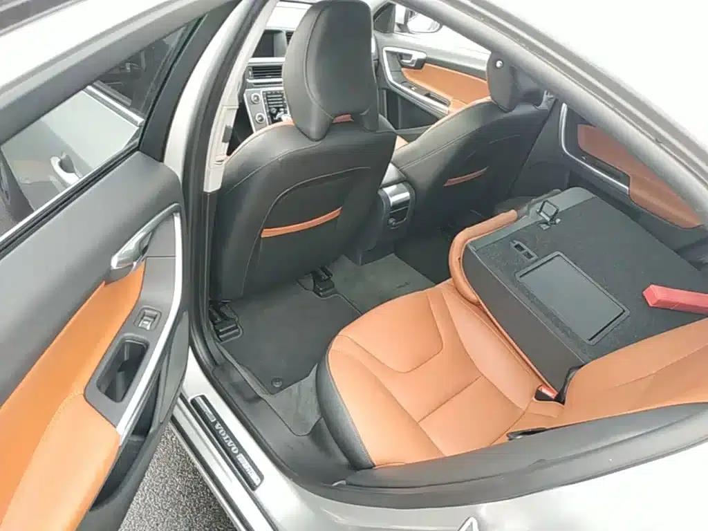 2018 Volvo S60 S60L T3 Smart Progressive Edition — миниатюра 17