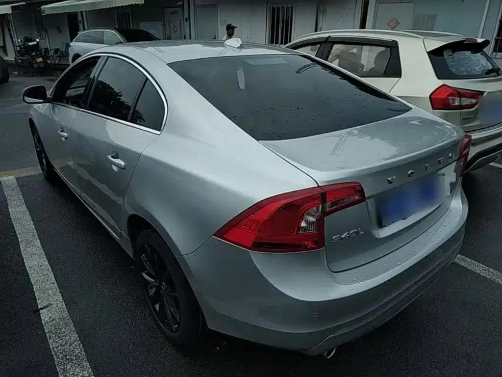 2018 Volvo S60 S60L T3 Smart Progressive Edition — миниатюра 5
