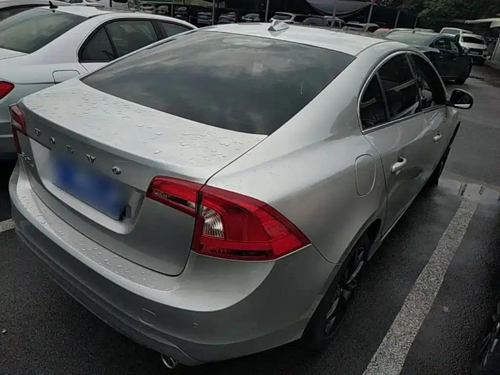 2018 Volvo S60 S60L T3 Smart Progressive Edition — миниатюра 7