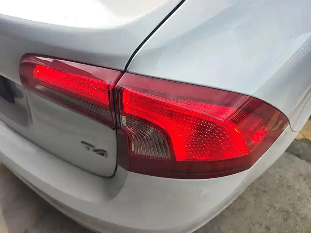 2018 Volvo S60 S60L T4 Smart Edition — миниатюра 8