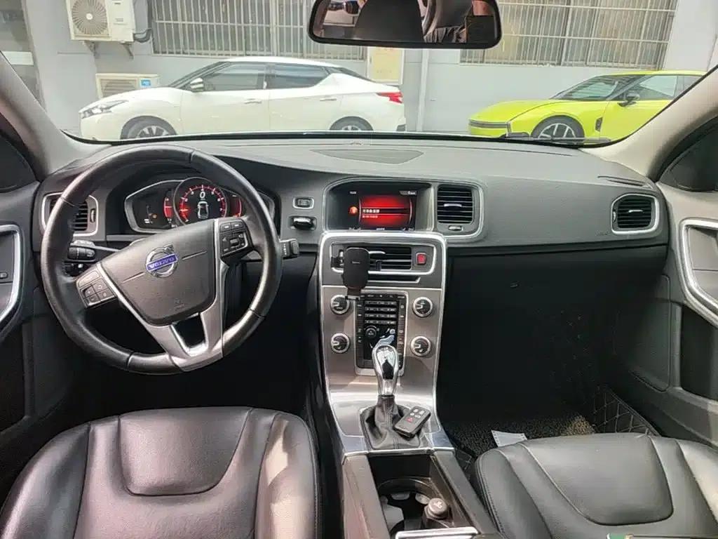 2018 Volvo S60 S60L T4 Smart Edition — миниатюра 10