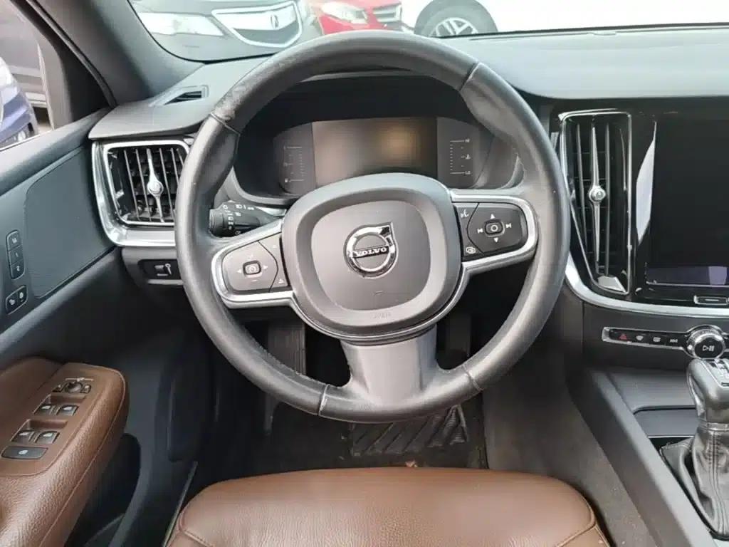 2020 Volvo S60 T4 Inscription Luxury Edition — миниатюра 11