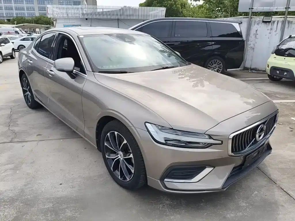 2020 Volvo S60 T4 Inscription Luxury Edition — миниатюра 4