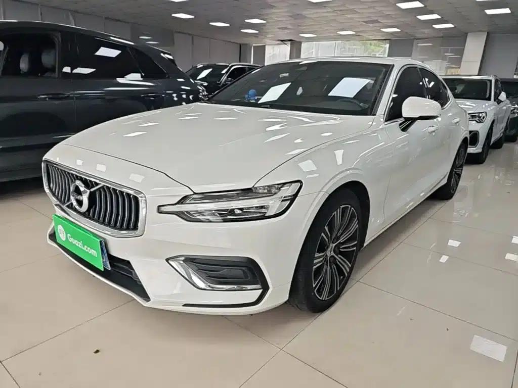 Volvo S60 2020 T4 Smart Luxury Edition — миниатюра 1