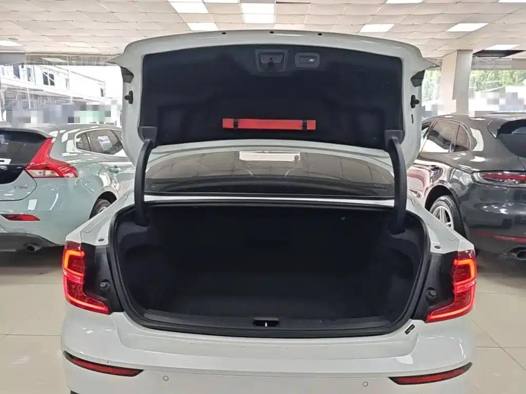 Volvo S60 2020 T4 Smart Luxury Edition — миниатюра 19