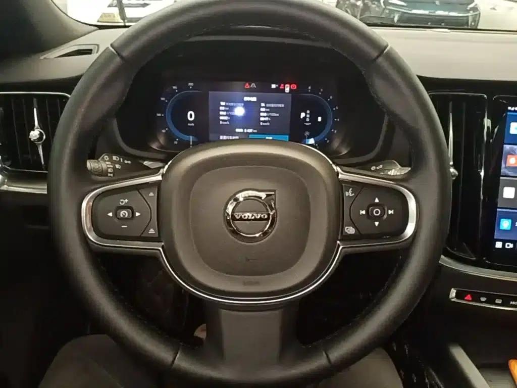 2025 Volvo S60 B4 Smart Luxury Edition — миниатюра 11
