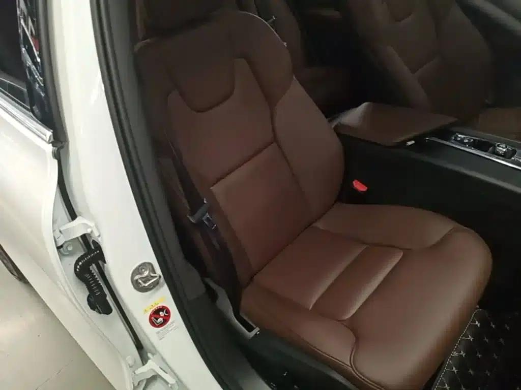 2025 Volvo S60 B4 Smart Luxury Edition — миниатюра 25