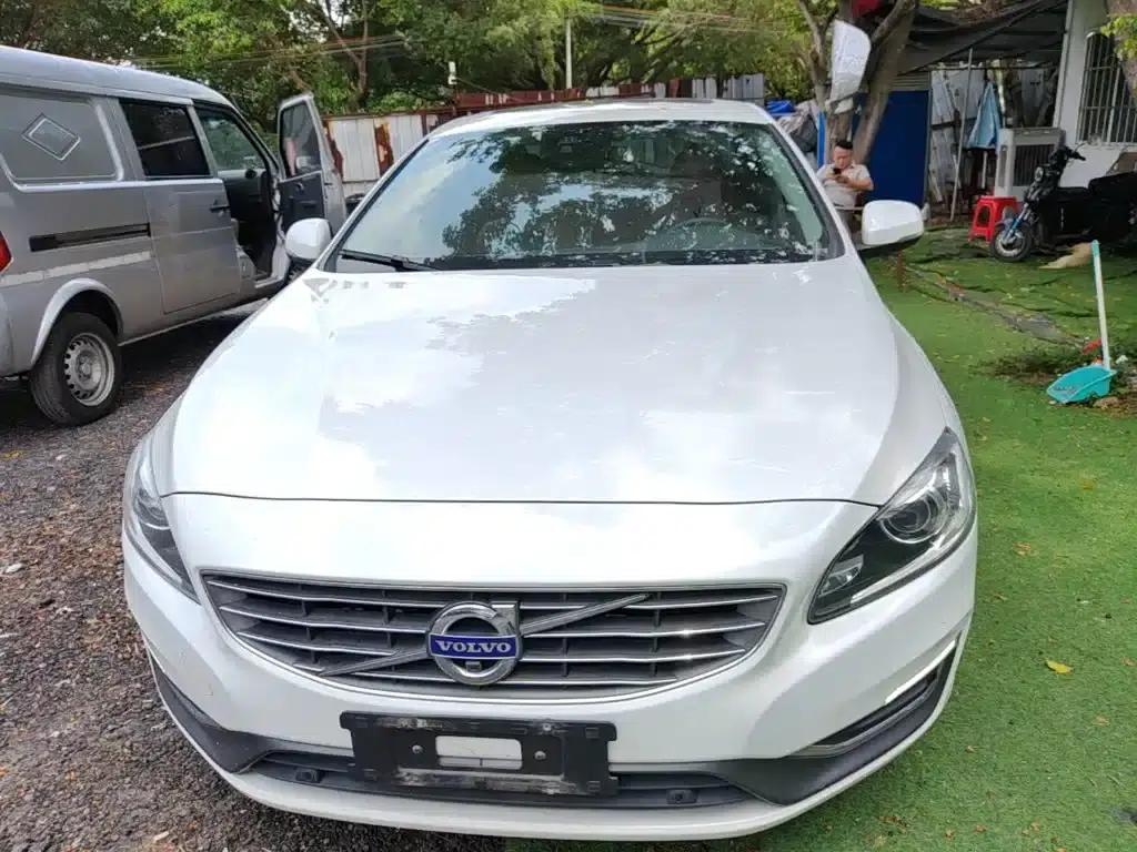 2018 Volvo S60 S60L T4 Smart Edition — миниатюра 3