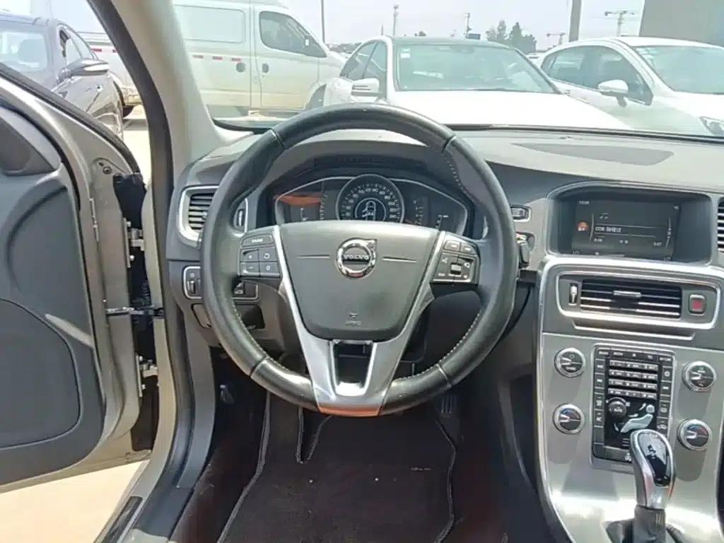 2018 Volvo S60 S60L T3 Smart Progressive Edition — миниатюра 11