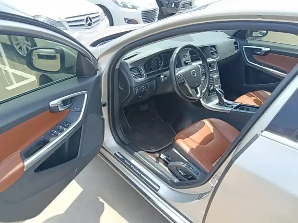 2018 Volvo S60 S60L T3 Smart Progressive Edition — миниатюра 16