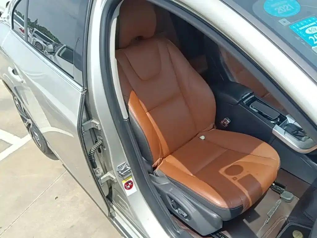 2018 Volvo S60 S60L T3 Smart Progressive Edition — миниатюра 25
