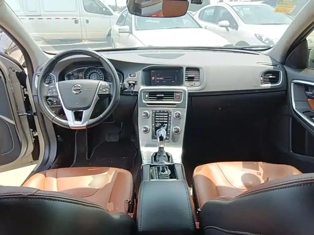 2018 Volvo S60 S60L T3 Smart Progressive Edition — миниатюра 10