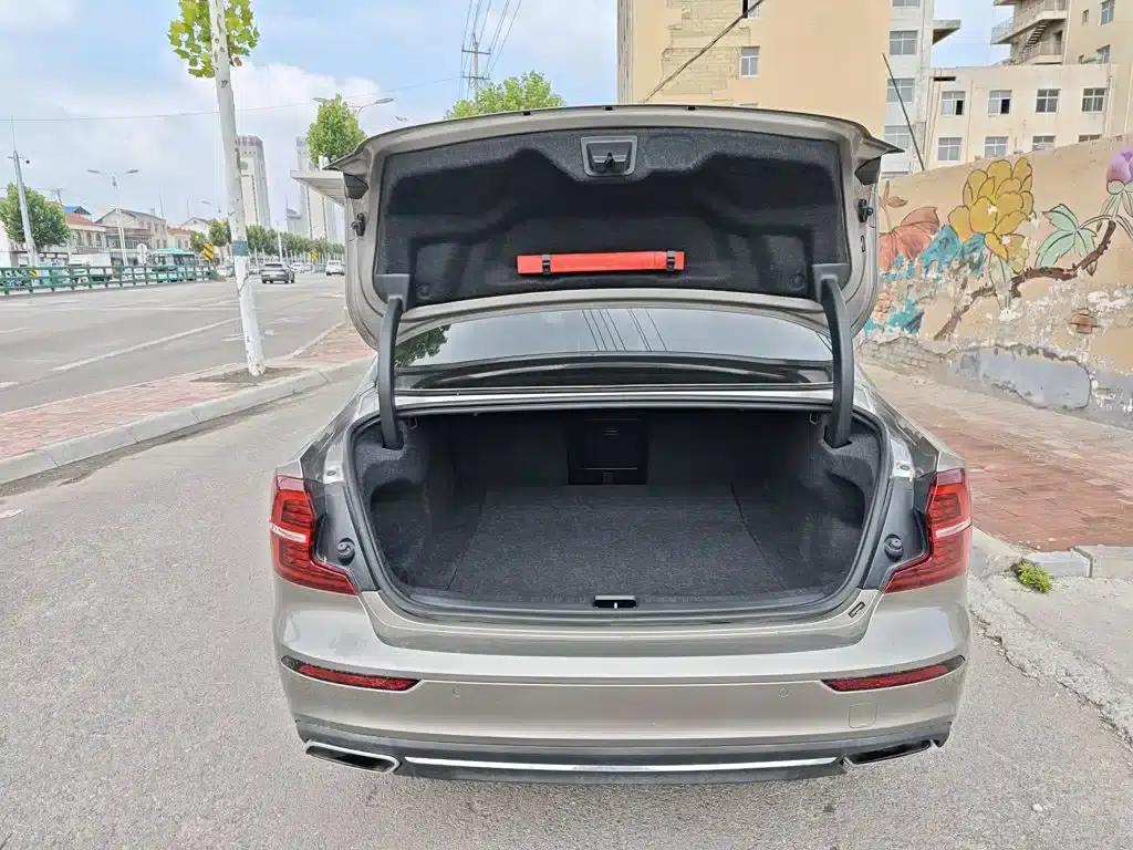 2021 Volvo S60 T4 Inscription Luxury Edition — миниатюра 19