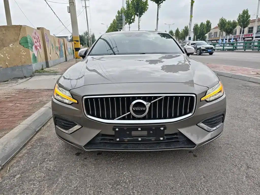 2021 Volvo S60 T4 Inscription Luxury Edition — миниатюра 3