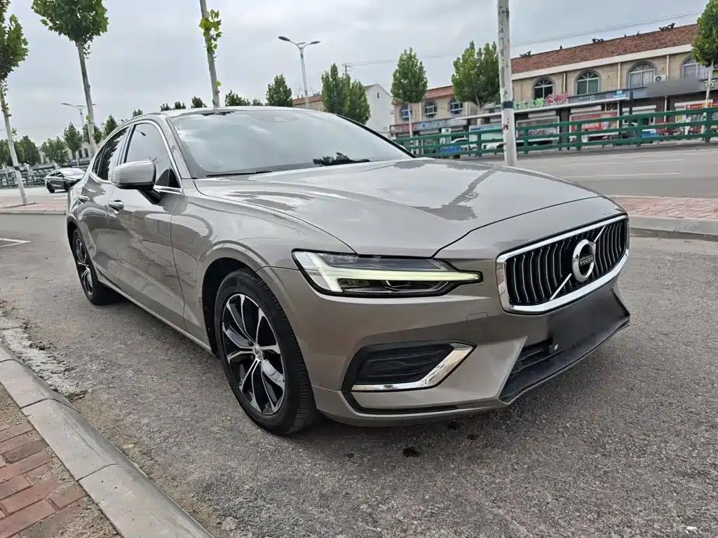 2021 Volvo S60 T4 Inscription Luxury Edition — миниатюра 4