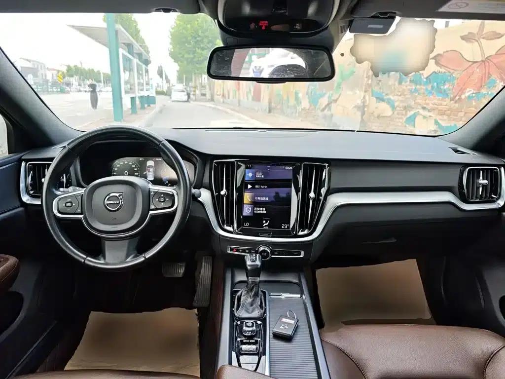 2021 Volvo S60 T4 Inscription Luxury Edition — миниатюра 10