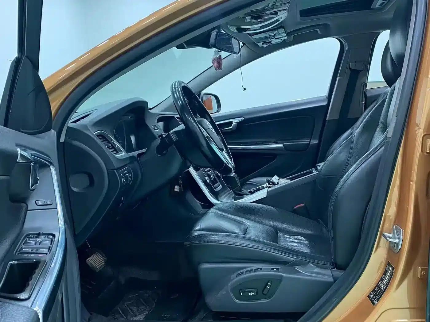 2014 Volvo S60 Imported T5 Smart Edition — миниатюра 4