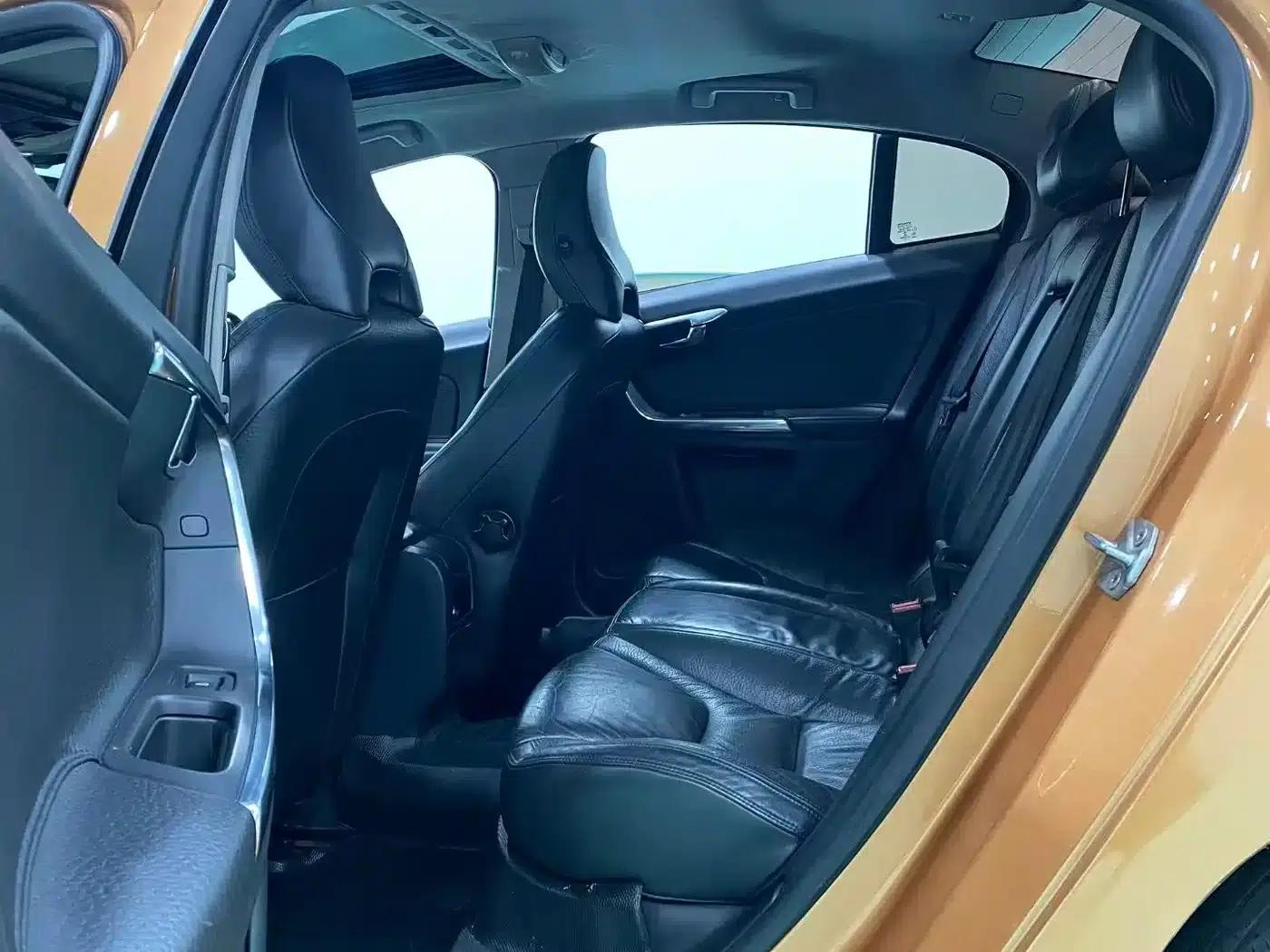 2014 Volvo S60 Imported T5 Smart Edition — миниатюра 5