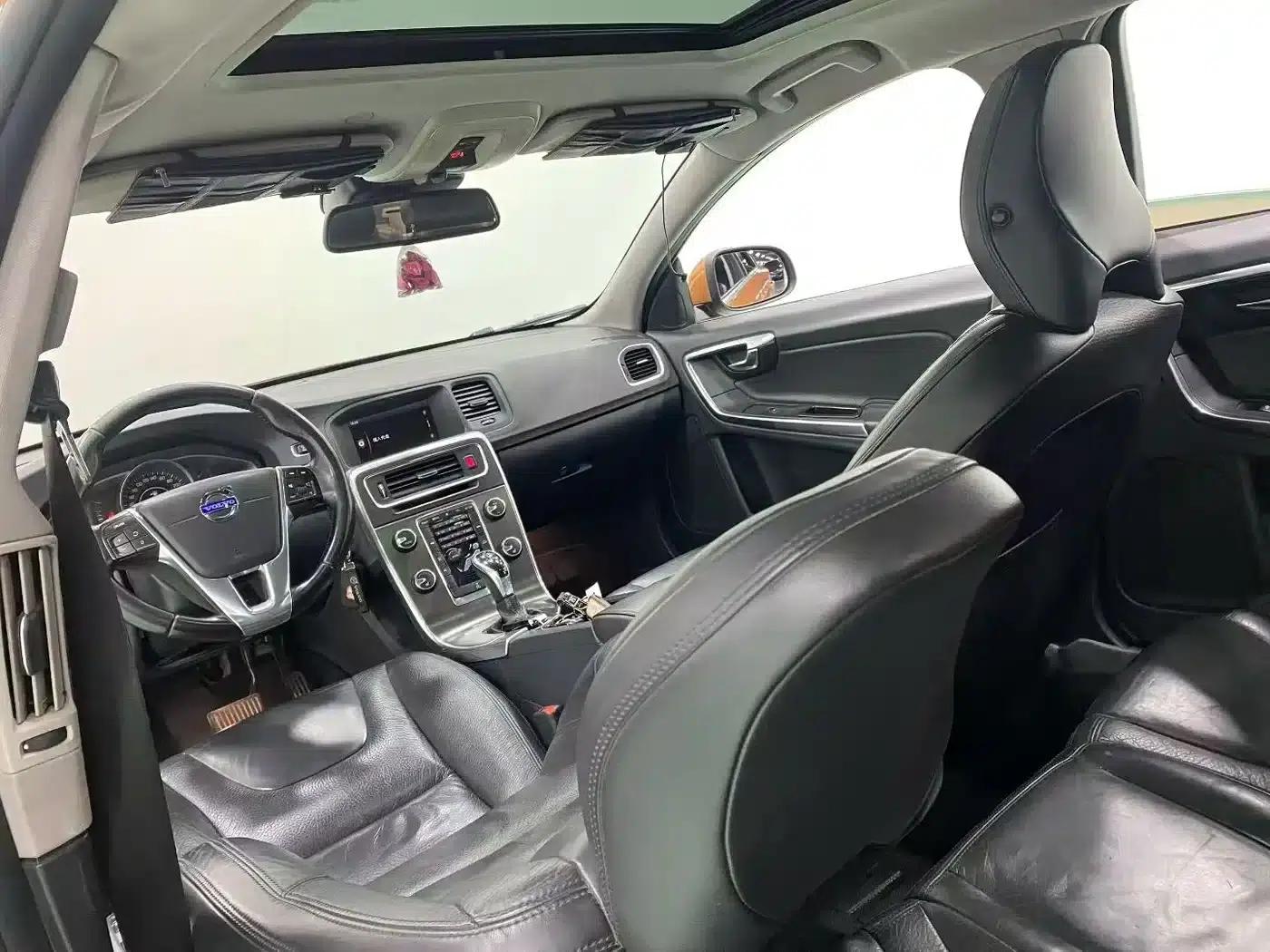 2014 Volvo S60 Imported T5 Smart Edition — миниатюра 6